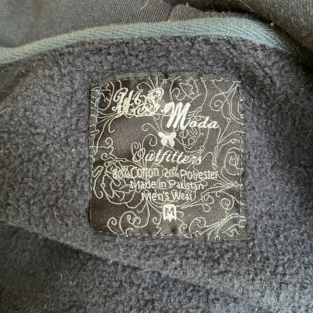 Medium size navy New York zip hoodie. - Picture 3 of 3